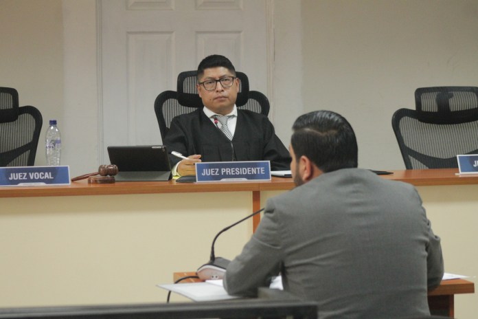 El exfiscal anticorrupción Eduardo Pantaleón durante el juicio ante el juez Erick Velásquez, quien lo declaró inocente. Foto La Hora: MP.