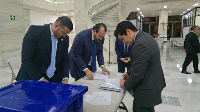 Postuladora recibe de Presidencia nómina a Fiscal General y arranca plazo de 48 horas para recalificación. Foto La Hora: Sergio Osegueda.