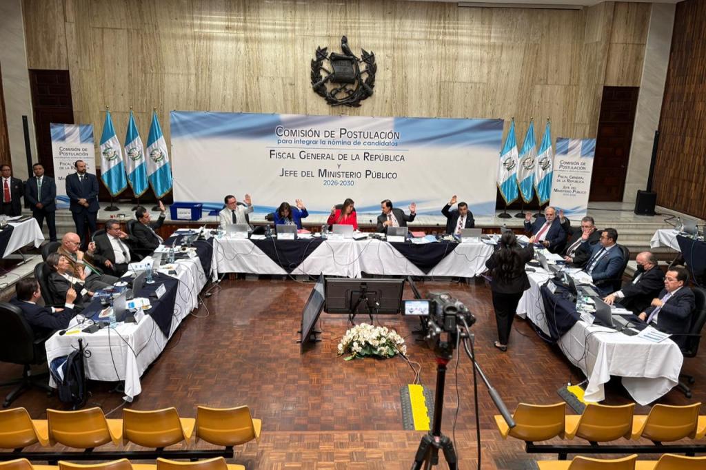 Se da un receso de una hora mientras se espera la entrega de los documentos. Foto: La Hora: José Orozco