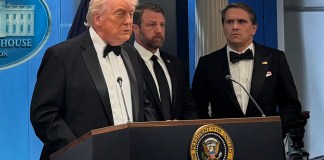 Hace un mes, la cena de corresponsales ofrecida por el presidente Donald Trump fue suspendida por un ataque. En esa ocasión habló de la importancia del salón de baile. Foto La Hora: archivo