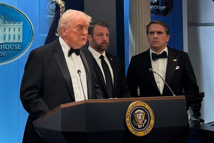 Presidente Donald Trump Hace un mes, la cena de corresponsales ofrecida por el presidente Donald Trump fue suspendida por un ataque. En esa ocasión habló de la importancia del salón de baile. Foto La Hora: archivo