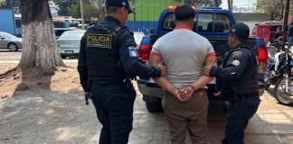 Presunto responsable de ataque armado capturado en la zona 21 capitalina. Foto La Hora: PNC