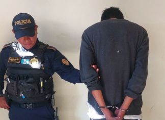 Presunto saqueador de iglesias capturado en la zona 5 capitalina. Foto La Hora: PNC