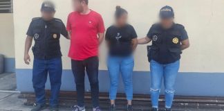 Presuntos responsables del robo de medicina de un hospital infantil, capturados en Izabal. Foto La Hora: PNC