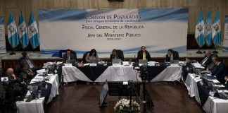 Primer día en que la Comisión de Postulación de Fiscal General califica cada uno de los 48 expedientes. Foto La Hora. Daniel Ramírez