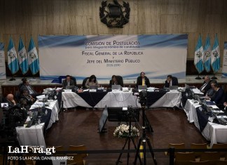 Primer día en que la Comisión de Postulación de Fiscal General califica cada uno de los 48 expedientes. Foto La Hora. Daniel Ramírez