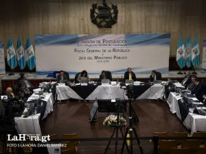 Tres de 17 aspirantes a Fiscal General sobrepasan la línea de corte en primer día de evaluación