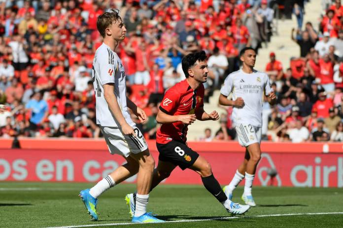 Real Madrid Mallorca El Real Madrid cayó 2-1 frente al Mallorca y complicó seriamente sus posibilidades de ganar LaLiga al no recortar distancias con el Barcelona.