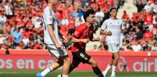 El Real Madrid cayó 2-1 frente al Mallorca y complicó seriamente sus posibilidades de ganar LaLiga al no recortar distancias con el Barcelona.