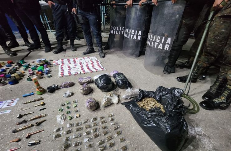 Las autoridades del Sistema Penitenciario buscan mantener el control y reforzar la seguridad en el centro carcelario. Foto La Hora: Ejército de Guatemala