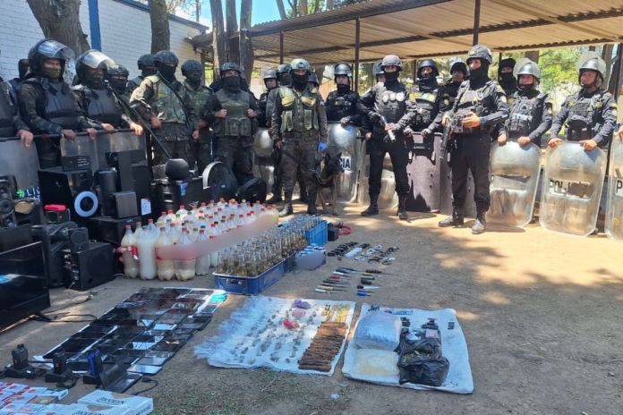 Resultado de la requisa realizada en la Granja Modelo de Rehabilitación Cantel, Quetzaltenango. Foto La Hora: PNC