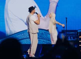 Ricardo Arjona canta junto a la cantante Elena Rose en Miami. Foto: Redes sociales