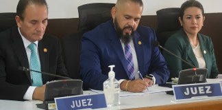 Los magistrados de la Sala Tercera Penal de izquierda a derecha: Mario Federico Hernéández Romero, Alejandro Prado Estrada e Ingrid Vanessa García Vasquez. Foto La Hora: Fabricio Alonzo.