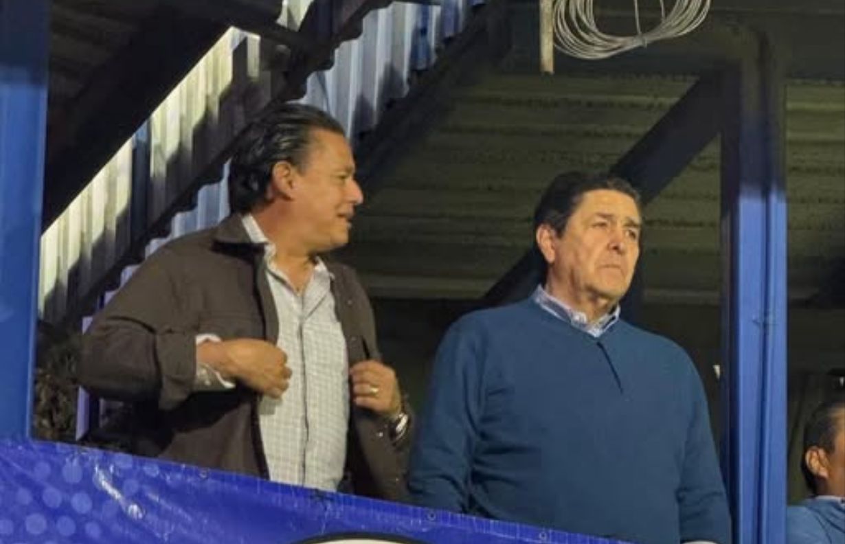 Luis Fernando Tena reaparece y fue un espectador más en el clásico entre Rojos y Cremas
