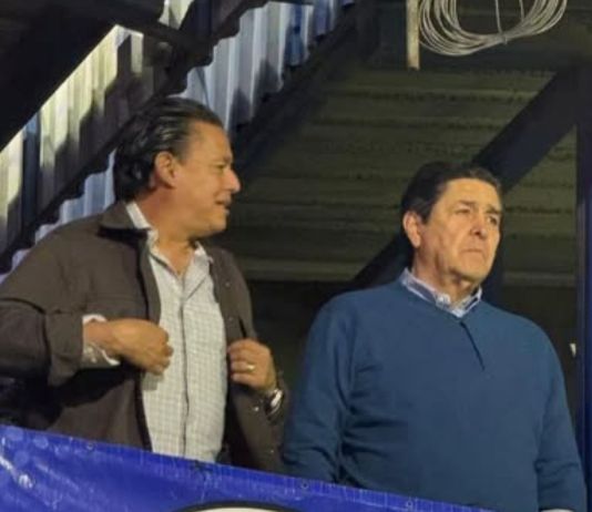 El técnico de la Selección de Guatemala reapareció y estuve presente en el estadio El Trébol para presenciar el Clásico 337 entre Rojos y Cremas. Foto La Hora: El Deportito
