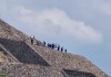Dos personas, entre ellas una turista canadiense, perdieron la vida durante un tiroteo registrado en la Pirámide de la Luna de Teotihuacán.