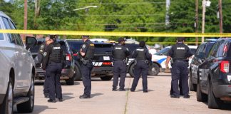 Tiroteo masivo en Luisiana donde al menos ocho niños murieron. Foto La Hora. KNAB News 1