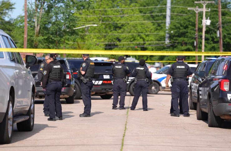 Tiroteo masivo en Luisiana donde al menos ocho niños murieron. Foto La Hora. KNAB News 1