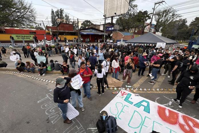 Estudiantes de la Usac fijan postura en comunicado tras manifestaciones en el campus central.