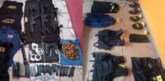 Uniformes que simulaban ser de la PNC y armas de fuego localizadas tras allanamiento en la zona 5 capitalina. Foto La Hora: MP