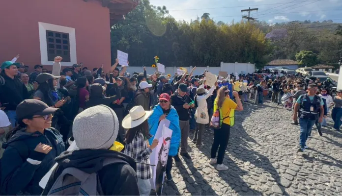 Usac manifestacion hotel El 8 de abril se celebró en el hotel el proceso de reelección de rector de la Usac y los universitarios se manifestaron en contra. Foto La Hora: Daniel Ramírez
