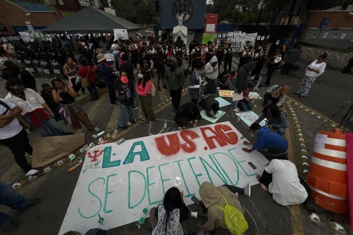 El movimiento Landivariano mostró su respaldo a la Usac debido a la crisis que se vive ante la reelección de Walter Mazariegos como rector. Foto La Hora: José Orozco