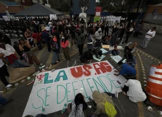Los universitarios han convocado a un plantón pacífico para hoy en el Teatro Nacional, lugar donde serán juramentados los nuevos magistrados de la CC. Foto La Hora: José Orozco