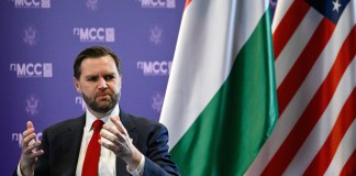 J.D Vance insiste en que existen señales de que Ormuz está "empezando a reabrirse".