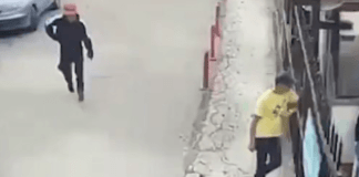 Un video, difundido por redes sociales, muestra el momento exacto en el que el asesino ataca con un arma blanca a uno de los integrantes del equipo de producción de la serie "Sin senos sí hay paraíso".