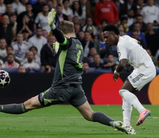 Vinícius Jr. falló un claro mano a mano frente a Manuel Neuer en la derrota del Real Madrid contra el Bayern Múnich en la ida de los cuartos de final de la Champions League.