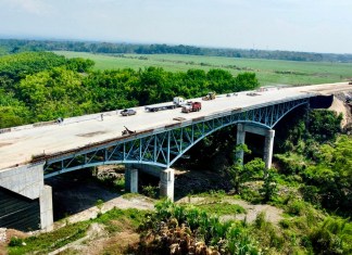 Vista de uno de los puentes construidos en el proyecto Xochi, Corredor de las Flores, ejecutado por Aceros Prefabricados APSA S.A. Foto: Cortesía Aceros Prefabricados APSA S.A.