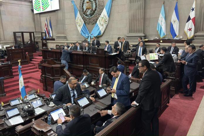 Los diputados aprueban reformas al Código Penal para aumentar las condenas a prisión por abuso sexual a menores de edad. Foto: La Hora / José Orozco