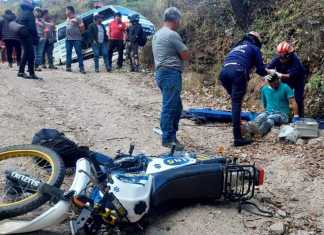 Un accidente de tránsito ocurrido en la Colonia El Plan, zona 5 de Tejutla, San Marcos, dejó como saldo un menor fallecido y un adulto herido.
