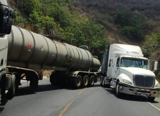 Un accidente de tránsito que involucró a dos vehículos de transporte pesado se registró en el kilómetro 65 de la Ruta Nacional 14.