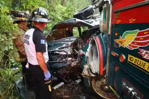 Colisión entre bus extraurbano y panel deja un fallecido y 10 heridos en la ruta antigua Palín-Escuintla