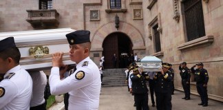 Los múltiples ataques por pandilleros en enero de 2026 causó la muerte de 11 agentes de la PNC, por lo que los diputados aprobaron un apoyo económico a las familias. Foto: La Hora / Daniel Ramírez
