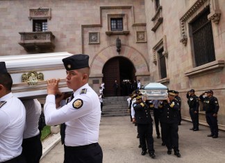 Los múltiples ataques por pandilleros en enero de 2026 causó la muerte de 11 agentes de la PNC, por lo que los diputados aprobaron un apoyo económico a las familias. Foto: La Hora / Daniel Ramírez