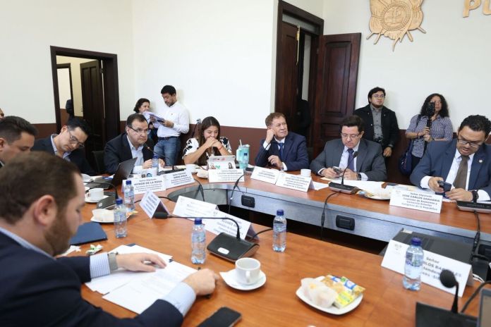 La comisión de Economía y Comercio Exterior finalizó la discusión de varias enmiendas a la iniciativa de ley Antilavado. Foto: Congreso de la República