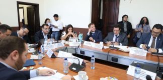 La comisión de Economía y Comercio Exterior finalizó la discusión de varias enmiendas a la iniciativa de ley Antilavado. Foto: Congreso de la República