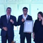 “Guatemala tiene campeón mundial”: Lester Martínez es condecorado por Arévalo tras histórico triunfo.