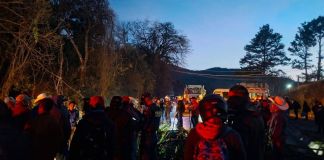 Según se informó, la manifestación comenzó a la 3:00 a. m. y la PNC ya dialoga con los inconformes. Foto La Hora: Notialerta Baja Verapaz