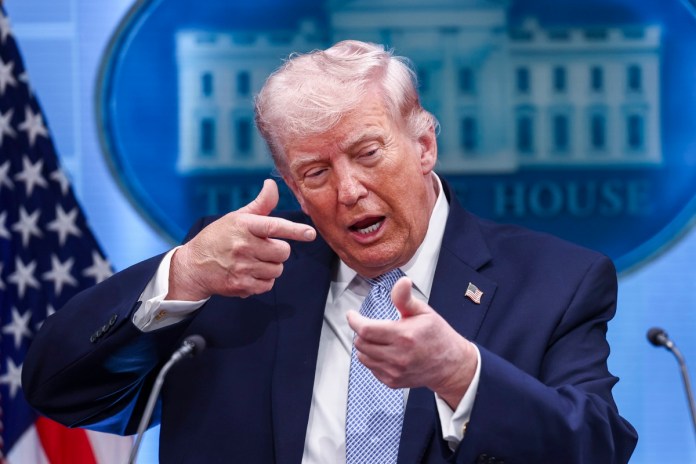 Trump insiste en sus amenezas pero mantiene la incertidumbre a un día del plazo a Irán Archivo del presidente de Estados Unidos, Donald Trump. Foto La Hora: EFE