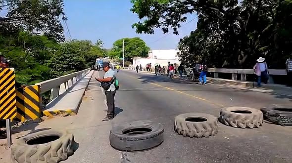La manifestación de veteranos militares se mantiene en Río Hondo, Zacapa. Foto La Hora: Noticias JCH Rio Hondo
