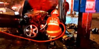 **Vehículo se incendia tras violento accidente en la Roosevelt y deja tres jóvenes en estado crítico**