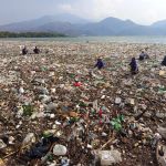 El lago de Amatitlán recibió más de 200 camionadas de residuos derivado de la tormenta del pasado miércoles, según AMSA. Foto La Hora: AMSA