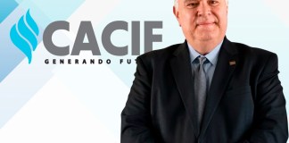 Carlos Arias Bouscayrol como presidente del Comité Coordinador de Asociaciones Agrícolas, Comerciales, Industriales y Financieras (CACIF). Arte La Hora: Alejandro Ramírez.