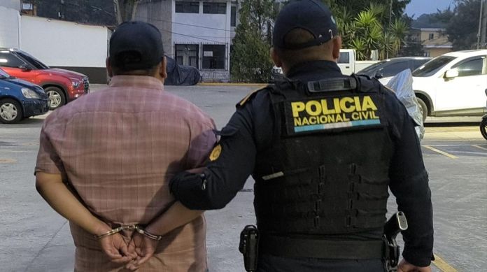 Capturado por robo a vehículo tenía orden de captura por hurto agravado. Foto: La Hora: PNC