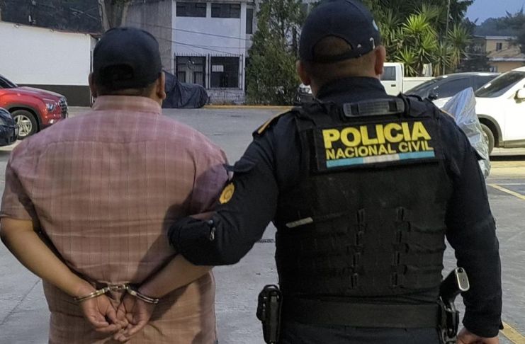 Capturado por robo a vehículo tenía orden de captura por hurto agravado. Foto: La Hora: PNC