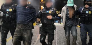 La Policía Nacional Civil reportó la detención de dos pandilleros vinculados a un ataque armado registrado en la zona 6. Foto La Hora: PNC