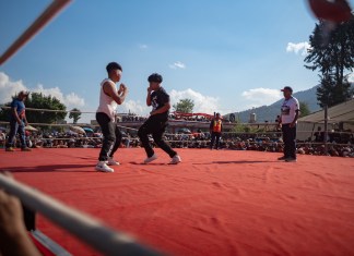 Comunidad participa en las tradicionales peleas de Chivarreto. Foto: Redes Sociales